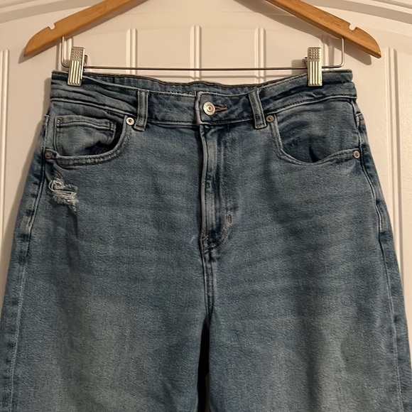 American Eagle high rise MOM Jeans - Picture 2 of 6